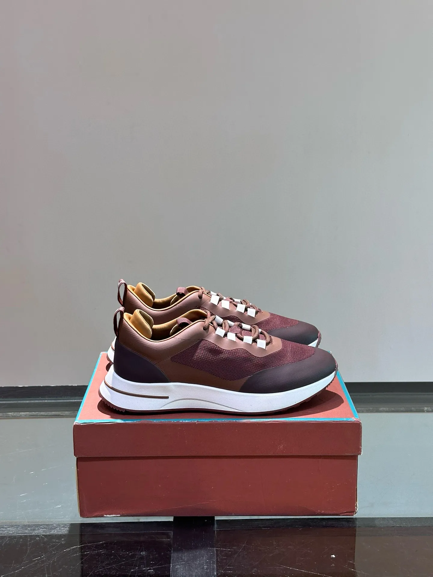 Factory price: 540💰Loro men's shoes💰iana niche Loro classic jogging shoes, men's lace-up casual shoes and sneakers, high-quality lightweight and comfortable fabrics, suitable for outdoor leisure, the color scheme is young and energetic, and it looks great with sportswear or casual suits! Size: 39-45 (38, 46 customized)